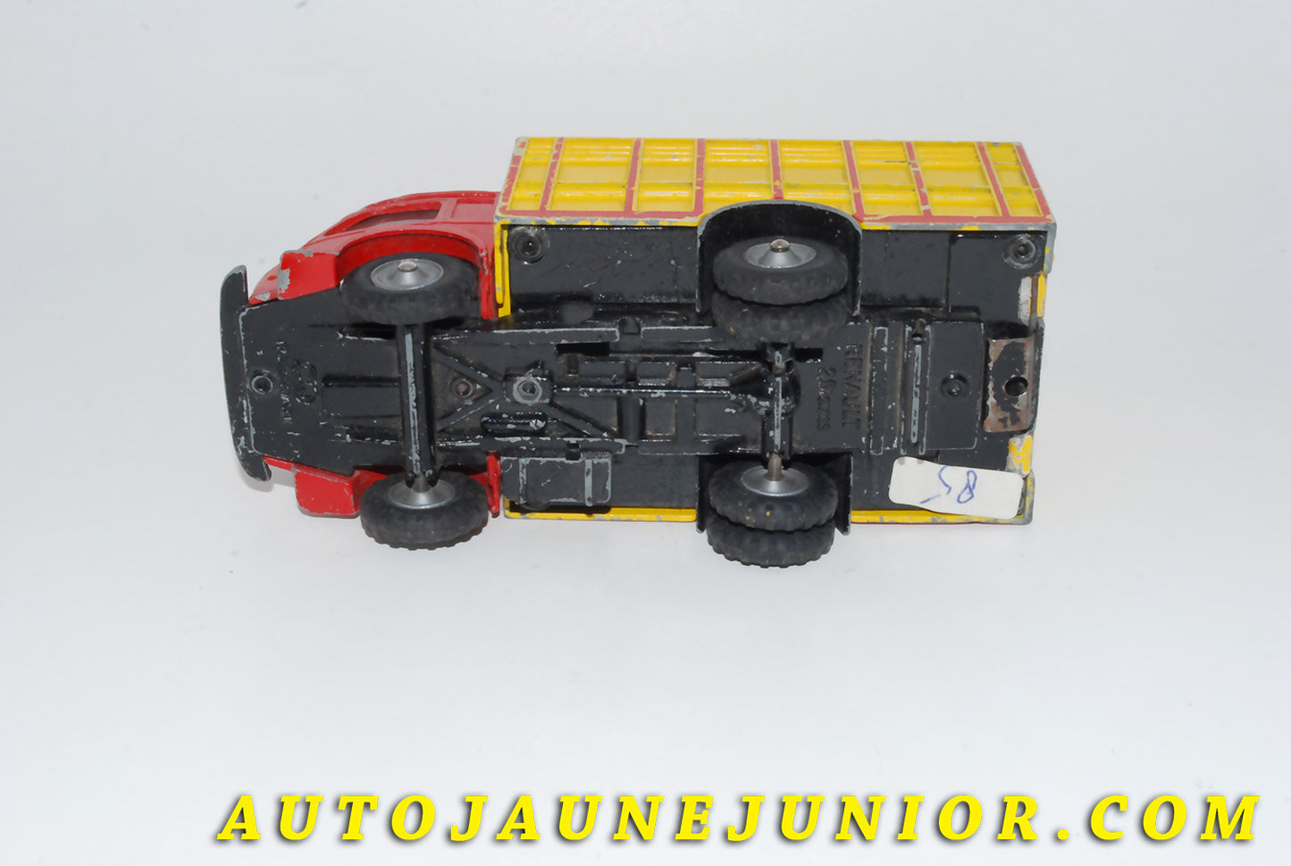 Le #4120 - C-I-J - Renault - 2,5 T Bétaillère Jaune Vif est en vente sur Auto Jaune Junior ! Tekno, Politoys, Mebetoys, Mercury, Joal, Diapet, Märklin, TootsieToys.Vous avez le même jouet ? Profitez de notre expertise pour vous accompagner dans la vente de vos modèles ou votre collection ! Nous achetons tous lots de miniatures ! Contactez nous ! contact@autojaunejunior.com. 
