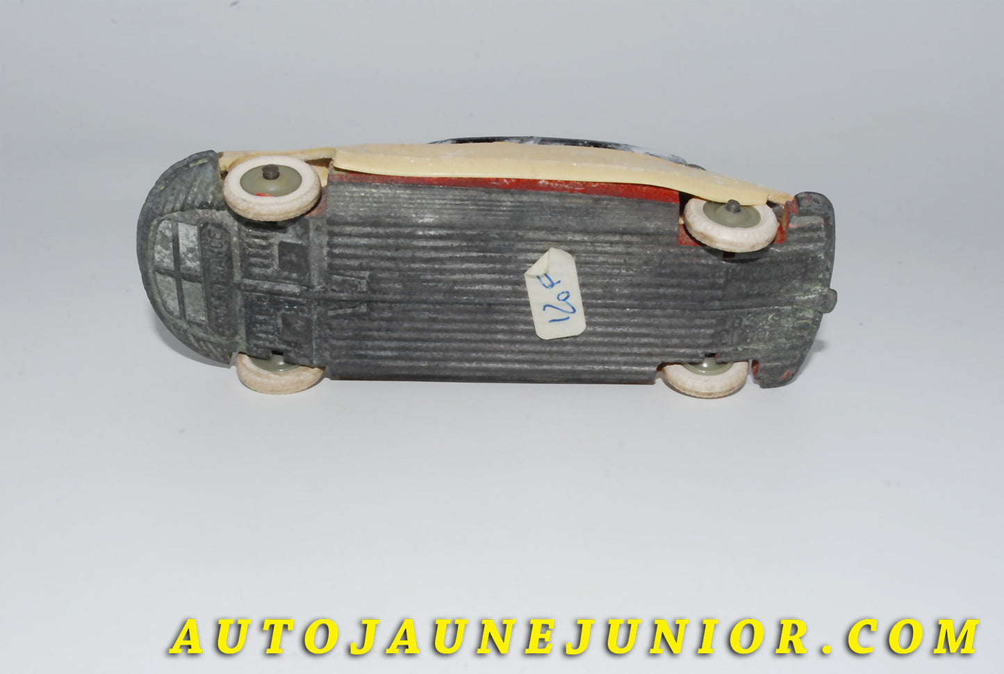 Le #4129 - JEP - Citroën - DS 19 est en vente sur Auto Jaune Junior ! Tekno, Politoys, Mebetoys, Mercury, Joal, Diapet, Märklin, TootsieToys.Vous avez le même jouet ? Profitez de notre expertise pour vous accompagner dans la vente de vos modèles ou votre collection ! Nous achetons tous lots de miniatures ! Contactez nous ! contact@autojaunejunior.com. 