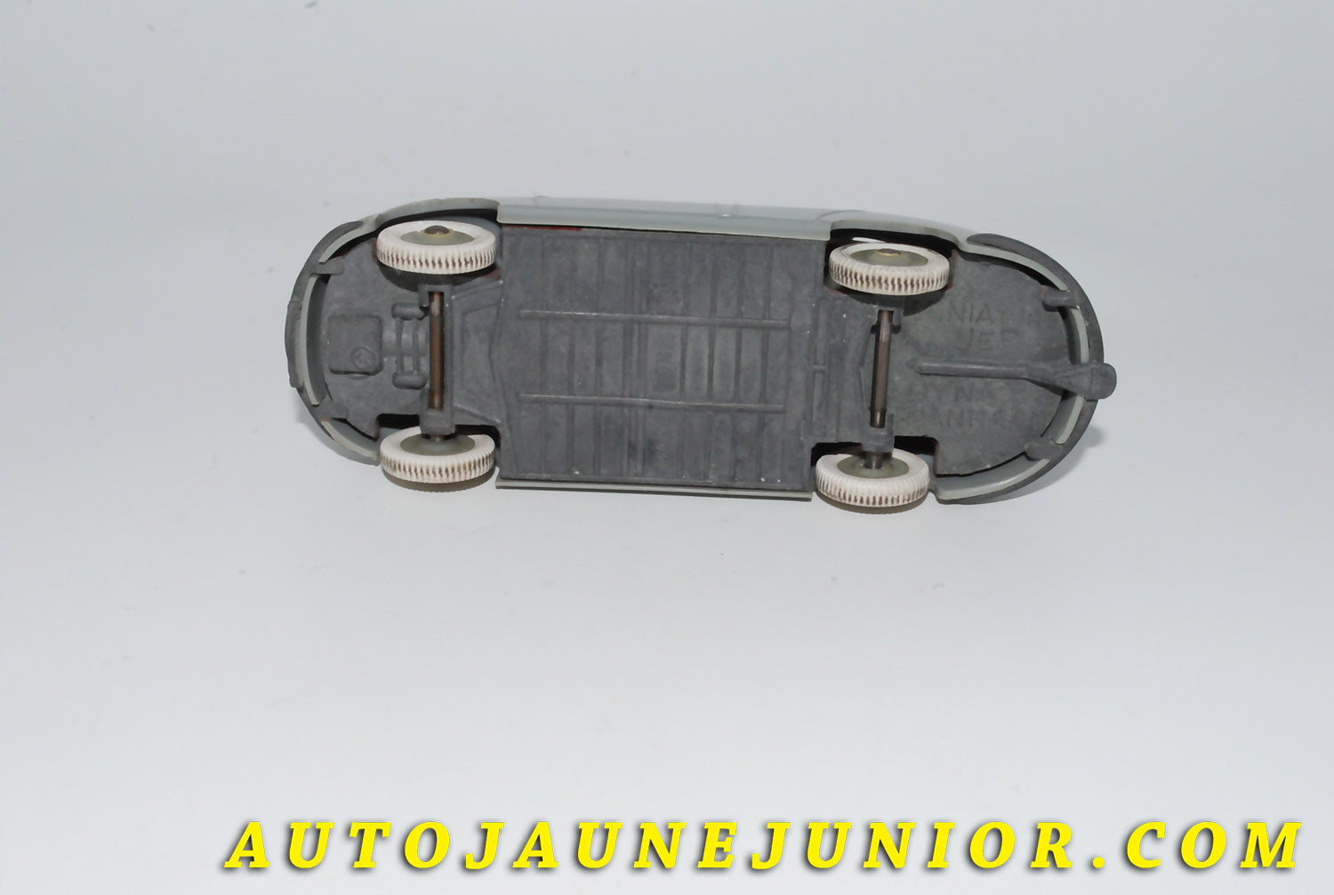 Le #4130 - JEP - Panhard - Dyna 54 est en vente sur Auto Jaune Junior ! Tekno, Politoys, Mebetoys, Mercury, Joal, Diapet, Märklin, TootsieToys.Vous avez le même jouet ? Profitez de notre expertise pour vous accompagner dans la vente de vos modèles ou votre collection ! Nous achetons tous lots de miniatures ! Contactez nous ! contact@autojaunejunior.com. 