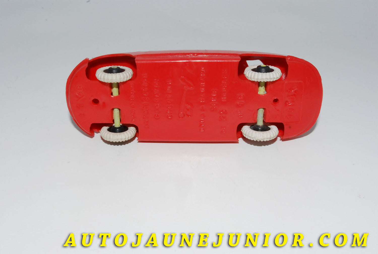 Le #4138 - Clé - Panhard - Dyna 54 Bonux est en vente sur Auto Jaune Junior ! Tekno, Politoys, Mebetoys, Mercury, Joal, Diapet, Märklin, TootsieToys.Vous avez le même jouet ? Profitez de notre expertise pour vous accompagner dans la vente de vos modèles ou votre collection ! Nous achetons tous lots de miniatures ! Contactez nous ! contact@autojaunejunior.com. 