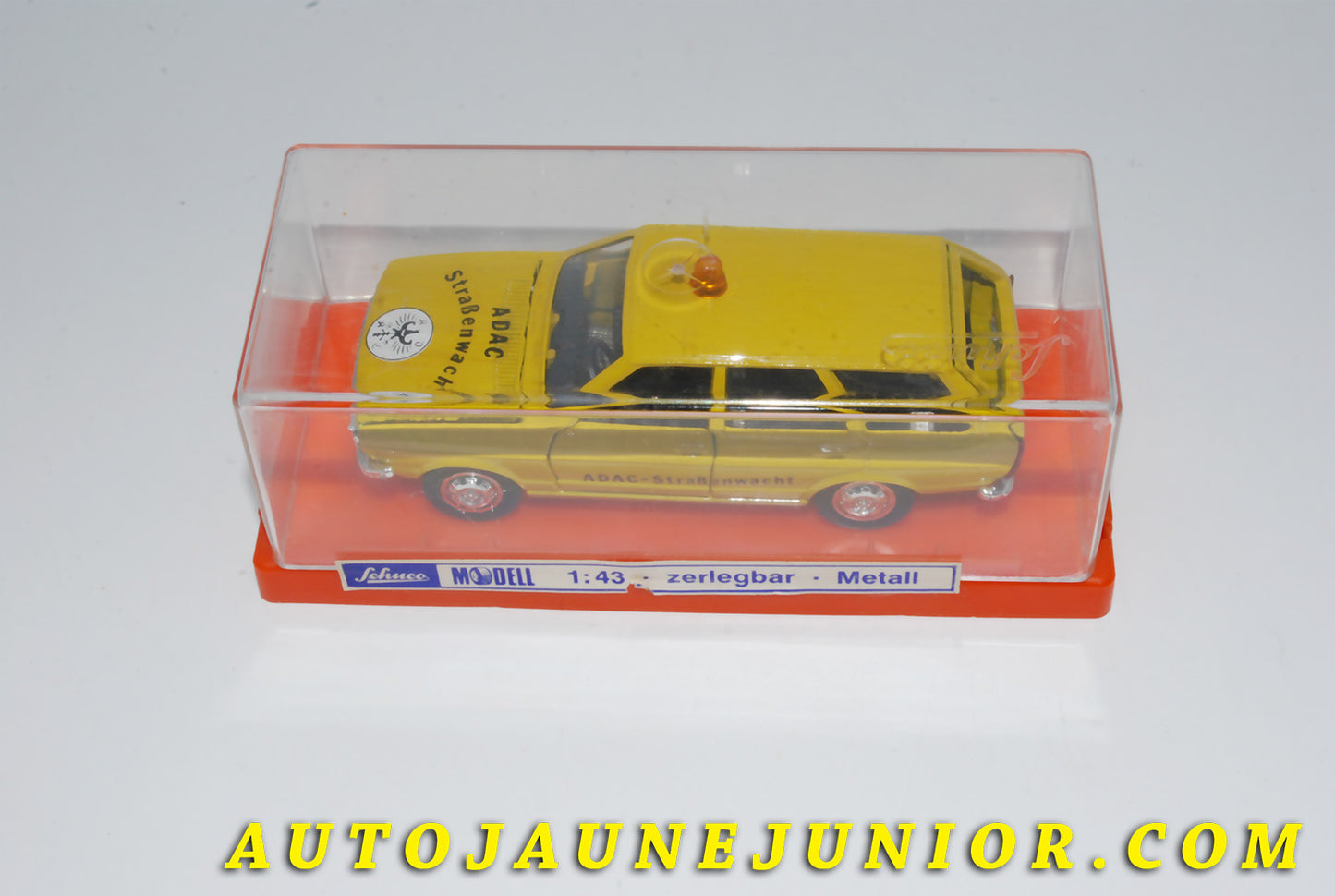 Le #4139 - Schuco - Volkswagen - Passart ADAC Police Auroroutes est en vente sur Auto Jaune Junior ! Tekno, Politoys, Mebetoys, Mercury, Joal, Diapet, Märklin, TootsieToys.Vous avez le même jouet ? Profitez de notre expertise pour vous accompagner dans la vente de vos modèles ou votre collection ! Nous achetons tous lots de miniatures ! Contactez nous ! contact@autojaunejunior.com. 