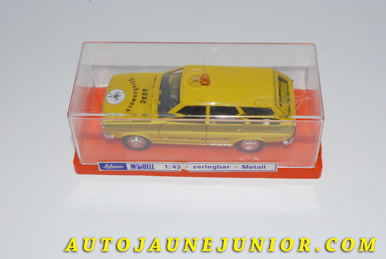 Le #4139 - Schuco - Volkswagen - Passart ADAC Police Auroroutes est en vente sur Auto Jaune Junior ! Tekno, Politoys, Mebetoys, Mercury, Joal, Diapet, Märklin, TootsieToys.Vous avez le même jouet ? Profitez de notre expertise pour vous accompagner dans la vente de vos modèles ou votre collection ! Nous achetons tous lots de miniatures ! Contactez nous ! contact@autojaunejunior.com. 