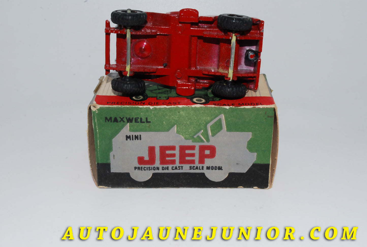 Le #4141 - Maxwell Company Calcutta - Willys - Jeep Pompier"Armoured Car" (Fabrication Indienne) est en vente sur Auto Jaune Junior ! Tekno, Politoys, Mebetoys, Mercury, Joal, Diapet, Märklin, TootsieToys.Vous avez le même jouet ? Profitez de notre expertise pour vous accompagner dans la vente de vos modèles ou votre collection ! Nous achetons tous lots de miniatures ! Contactez nous ! contact@autojaunejunior.com. 