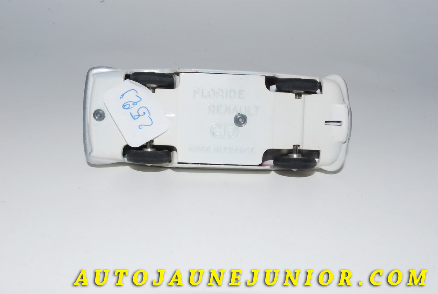 Le #4166 - C-I-J - Renault - Floride Cabriolet est en vente sur Auto Jaune Junior ! Tekno, Politoys, Mebetoys, Mercury, Joal, Diapet, Märklin, TootsieToys.Vous avez le même jouet ? Profitez de notre expertise pour vous accompagner dans la vente de vos modèles ou votre collection ! Nous achetons tous lots de miniatures ! Contactez nous ! contact@autojaunejunior.com. 
