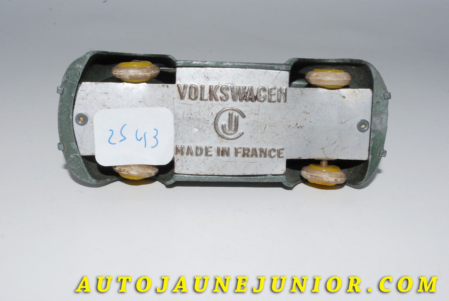 Le #4168 - C-I-J - Volkswagen - 1200'54 - Type 1 est en vente sur Auto Jaune Junior ! Tekno, Politoys, Mebetoys, Mercury, Joal, Diapet, Märklin, TootsieToys.Vous avez le même jouet ? Profitez de notre expertise pour vous accompagner dans la vente de vos modèles ou votre collection ! Nous achetons tous lots de miniatures ! Contactez nous ! contact@autojaunejunior.com. 