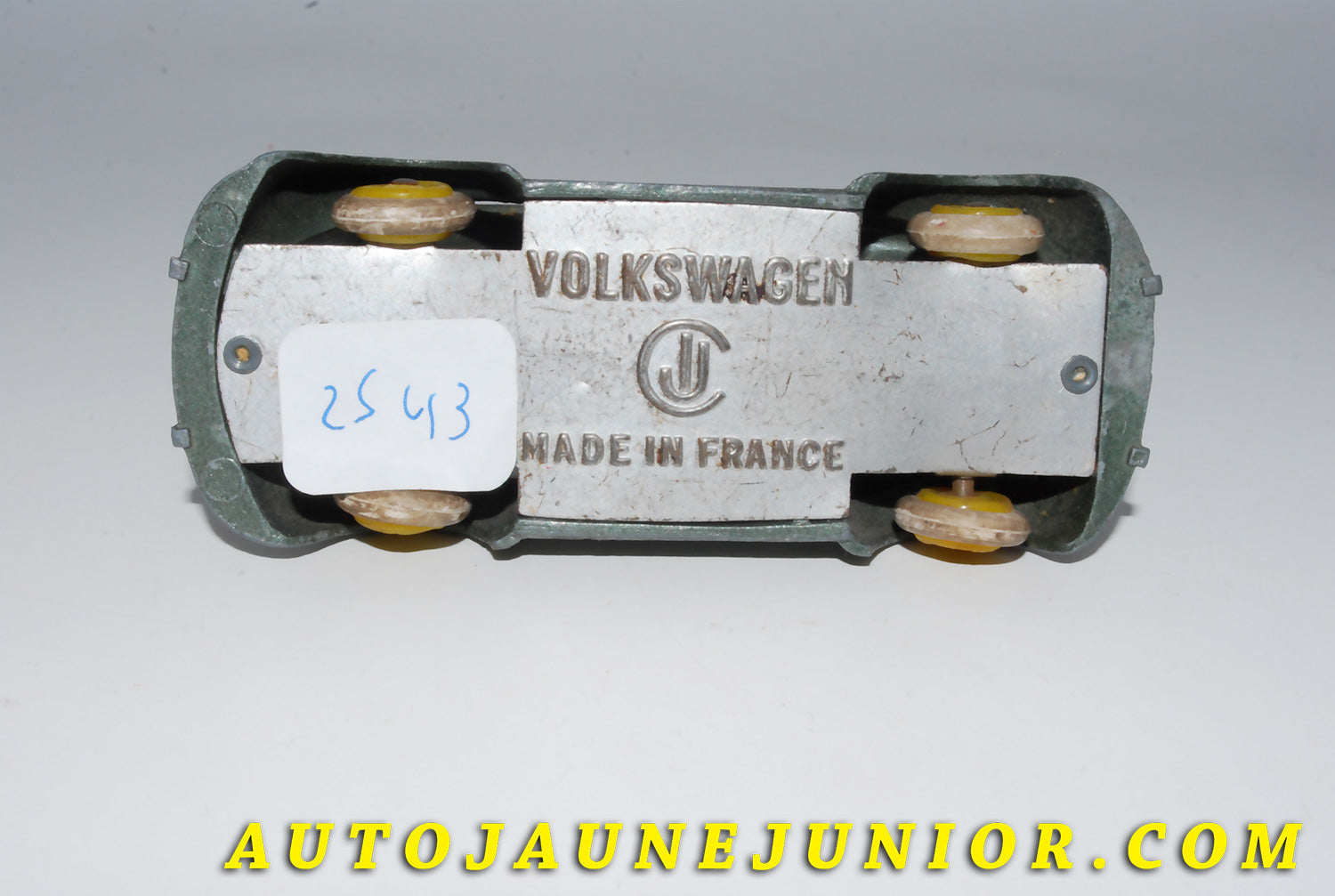 Le #4168 - C-I-J - Volkswagen - 1200'54 - Type 1 est en vente sur Auto Jaune Junior ! Tekno, Politoys, Mebetoys, Mercury, Joal, Diapet, Märklin, TootsieToys.Vous avez le même jouet ? Profitez de notre expertise pour vous accompagner dans la vente de vos modèles ou votre collection ! Nous achetons tous lots de miniatures ! Contactez nous ! contact@autojaunejunior.com. 