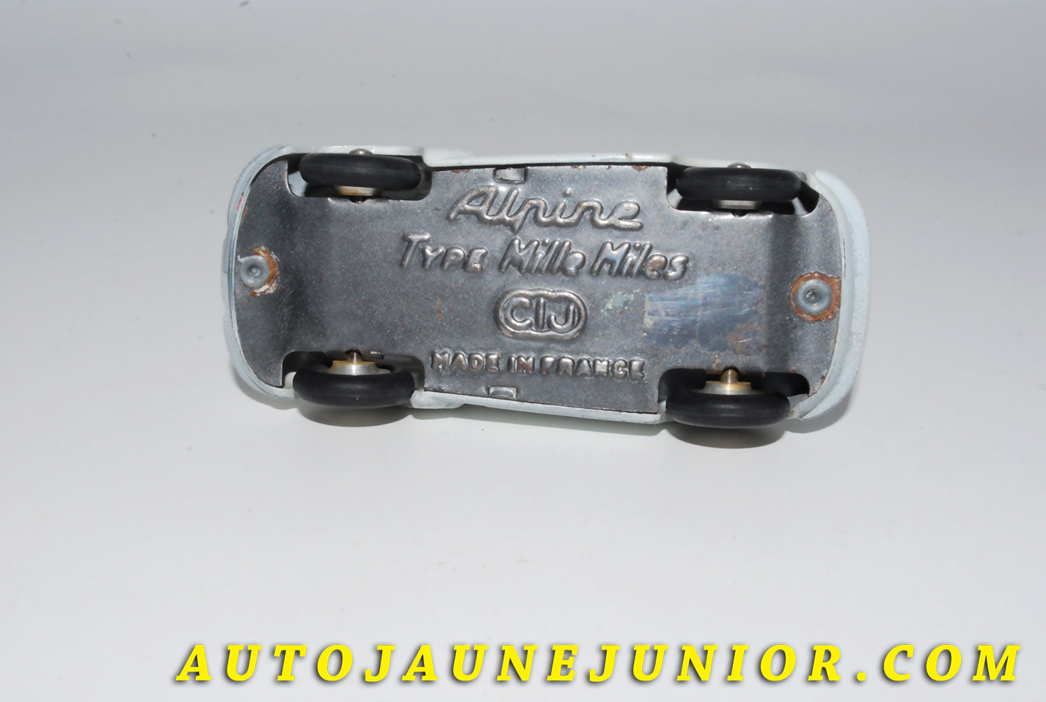 Le #4169 - C-I-J - Alpine - A106 Type Mille Miles (Avec Vitrages) est en vente sur Auto Jaune Junior ! Tekno, Politoys, Mebetoys, Mercury, Joal, Diapet, Märklin, TootsieToys.Vous avez le même jouet ? Profitez de notre expertise pour vous accompagner dans la vente de vos modèles ou votre collection ! Nous achetons tous lots de miniatures ! Contactez nous ! contact@autojaunejunior.com. 