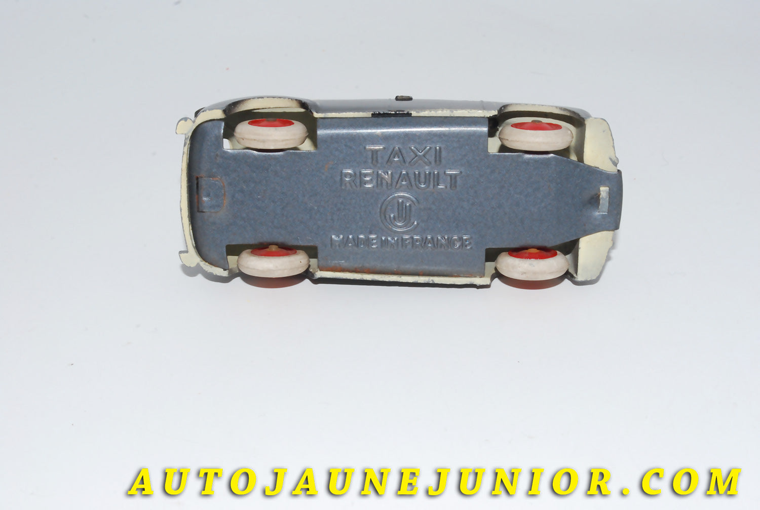 Le #4175 - C-I-J - Renault - Prairie Taxi Type 1 est en vente sur Auto Jaune Junior ! Tekno, Politoys, Mebetoys, Mercury, Joal, Diapet, Märklin, TootsieToys.Vous avez le même jouet ? Profitez de notre expertise pour vous accompagner dans la vente de vos modèles ou votre collection ! Nous achetons tous lots de miniatures ! Contactez nous ! contact@autojaunejunior.com. 