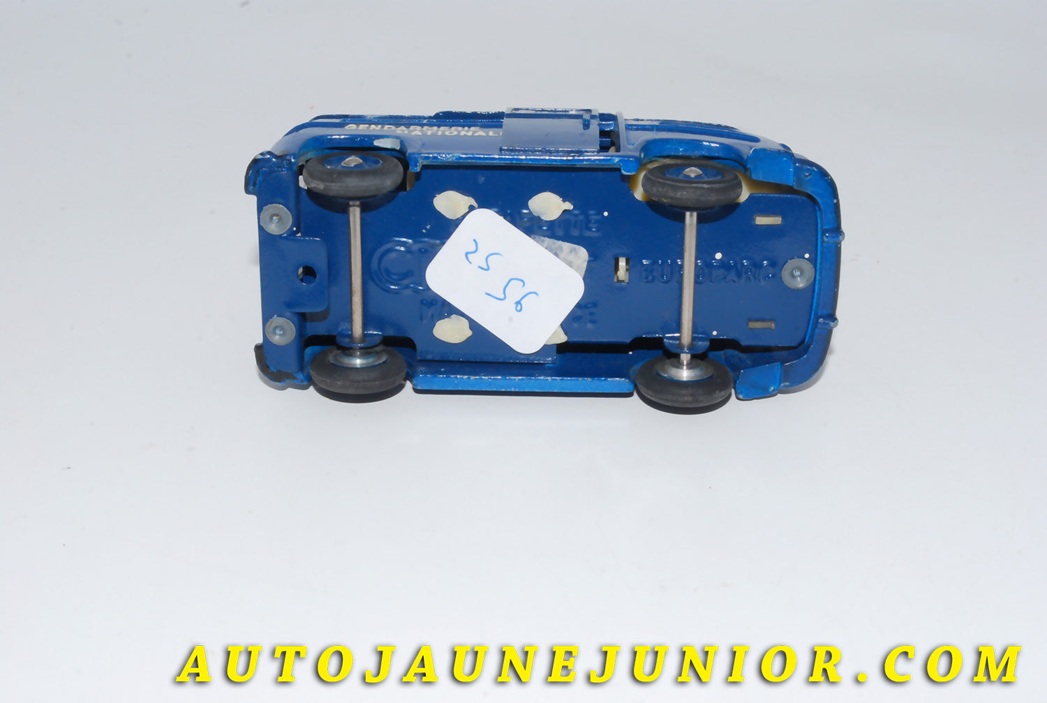 Le #4178 - C-I-J - Renault - Estafette gendarmerie est en vente sur Auto Jaune Junior ! Tekno, Politoys, Mebetoys, Mercury, Joal, Diapet, Märklin, TootsieToys.Vous avez le même jouet ? Profitez de notre expertise pour vous accompagner dans la vente de vos modèles ou votre collection ! Nous achetons tous lots de miniatures ! Contactez nous ! contact@autojaunejunior.com. 