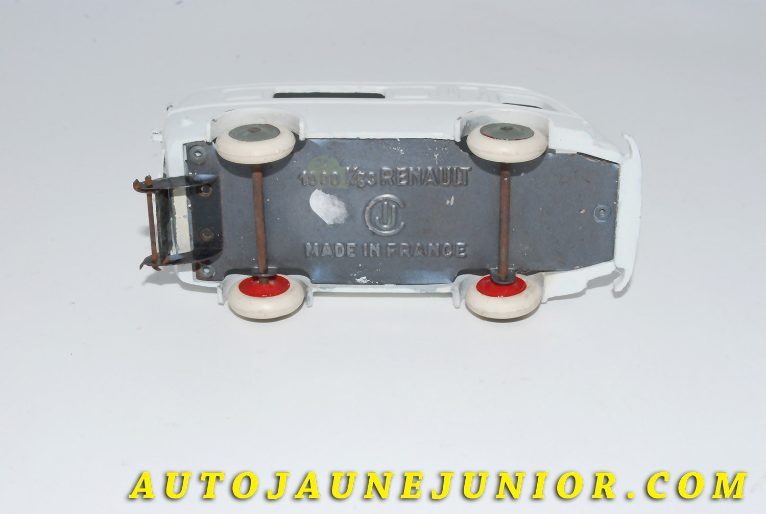 Le #4182 - C-I-J - Renault - 1000 Kgs - Type 1 - Restauré est en vente sur Auto Jaune Junior ! Tekno, Politoys, Mebetoys, Mercury, Joal, Diapet, Märklin, TootsieToys.Vous avez le même jouet ? Profitez de notre expertise pour vous accompagner dans la vente de vos modèles ou votre collection ! Nous achetons tous lots de miniatures ! Contactez nous ! contact@autojaunejunior.com. 