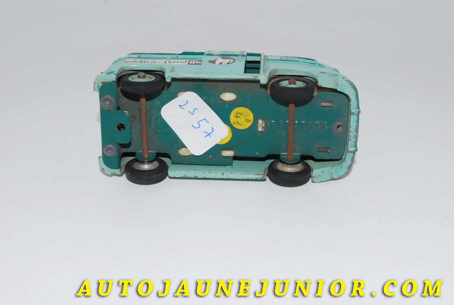 Le #4189 - C-I-J - Renault - Estafette microcar Hostellerie du cheval blanc est en vente sur Auto Jaune Junior ! Tekno, Politoys, Mebetoys, Mercury, Joal, Diapet, Märklin, TootsieToys.Vous avez le même jouet ? Profitez de notre expertise pour vous accompagner dans la vente de vos modèles ou votre collection ! Nous achetons tous lots de miniatures ! Contactez nous ! contact@autojaunejunior.com. 