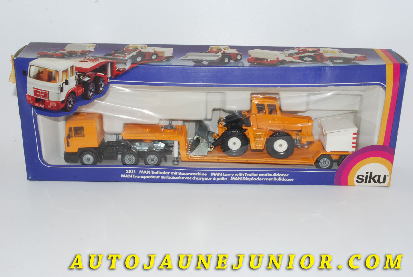 Le #4202 - Siku - Man - Tracteur TGX Transporteur Surbaissé avec Charheur à Pelle est en vente sur Auto Jaune Junior ! Tekno, Politoys, Mebetoys, Mercury, Joal, Diapet, Märklin, TootsieToys.Vous avez le même jouet ? Profitez de notre expertise pour vous accompagner dans la vente de vos modèles ou votre collection ! Nous achetons tous lots de miniatures ! Contactez nous ! contact@autojaunejunior.com. 