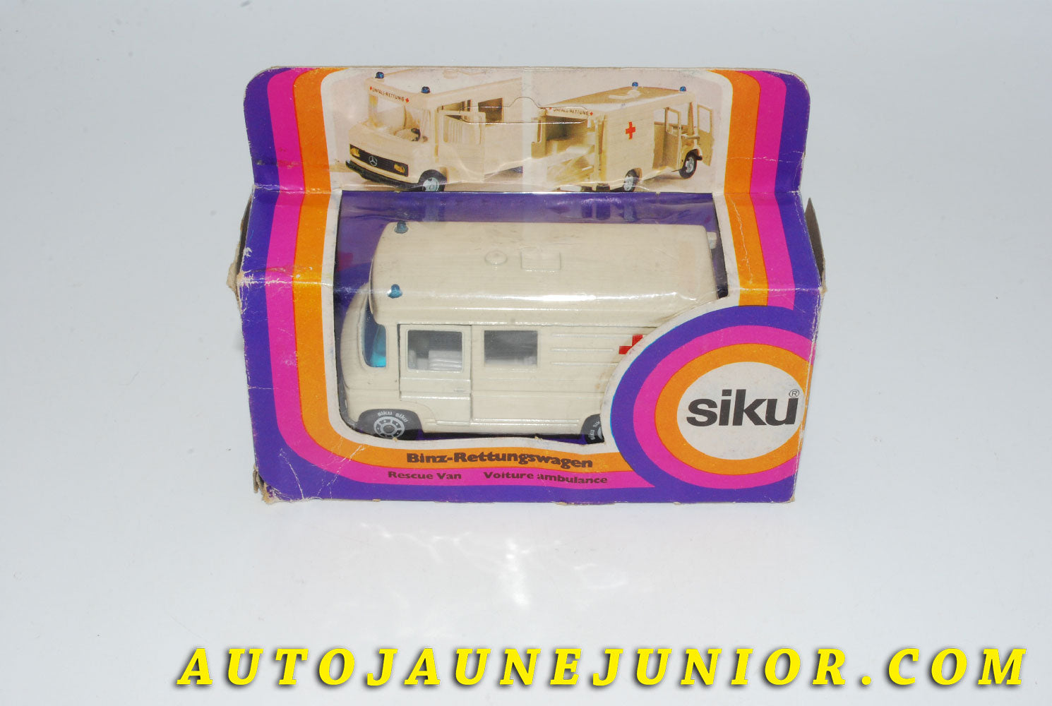 Le #4203 - Siku - Mercedes - Fourgon  Ambulance L406-D -"Unfall - Rettung" est en vente sur Auto Jaune Junior ! Tekno, Politoys, Mebetoys, Mercury, Joal, Diapet, Märklin, TootsieToys.Vous avez le même jouet ? Profitez de notre expertise pour vous accompagner dans la vente de vos modèles ou votre collection ! Nous achetons tous lots de miniatures ! Contactez nous ! contact@autojaunejunior.com. 