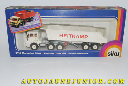 Le #4210 - Siku - Mercedes - Tracteur semi-remorque de type Benne basculante "Heitkamp" est en vente sur Auto Jaune Junior ! Tekno, Politoys, Mebetoys, Mercury, Joal, Diapet, Märklin, TootsieToys.Vous avez le même jouet ? Profitez de notre expertise pour vous accompagner dans la vente de vos modèles ou votre collection ! Nous achetons tous lots de miniatures ! Contactez nous ! contact@autojaunejunior.com. 