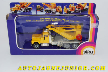 Le #4214 - Siku - Mack - Mack Dépaneuse Lourde est en vente sur Auto Jaune Junior ! Tekno, Politoys, Mebetoys, Mercury, Joal, Diapet, Märklin, TootsieToys.Vous avez le même jouet ? Profitez de notre expertise pour vous accompagner dans la vente de vos modèles ou votre collection ! Nous achetons tous lots de miniatures ! Contactez nous ! contact@autojaunejunior.com. 