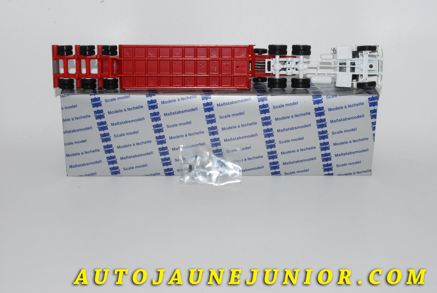 Le #4227 - Conrad - Mack - Tracteur Mack-R semi remorque porte engin "Talbert Low Loader" est en vente sur Auto Jaune Junior ! Tekno, Politoys, Mebetoys, Mercury, Joal, Diapet, Märklin, TootsieToys.Vous avez le même jouet ? Profitez de notre expertise pour vous accompagner dans la vente de vos modèles ou votre collection ! Nous achetons tous lots de miniatures ! Contactez nous ! contact@autojaunejunior.com. 