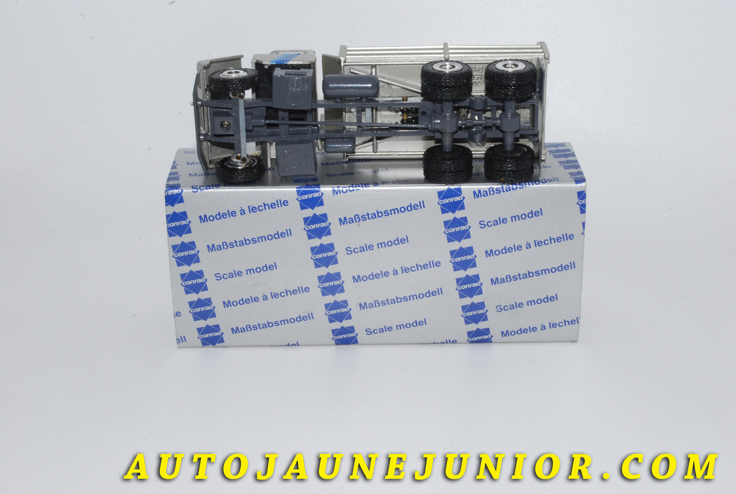 Le #4232 - Conrad - Mack - Camion "R series" Benne basculante (Rare version !) est en vente sur Auto Jaune Junior ! Tekno, Politoys, Mebetoys, Mercury, Joal, Diapet, Märklin, TootsieToys.Vous avez le même jouet ? Profitez de notre expertise pour vous accompagner dans la vente de vos modèles ou votre collection ! Nous achetons tous lots de miniatures ! Contactez nous ! contact@autojaunejunior.com. 