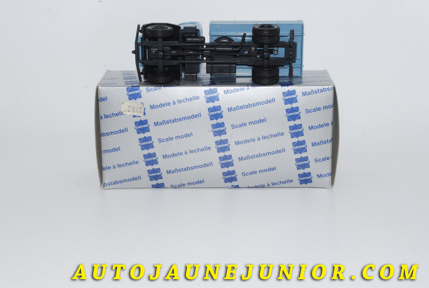 Le #4237 - Conrad - Magirus-Deutz - Camion  « Rundhauber » Plateau Ridelles  est en vente sur Auto Jaune Junior ! Tekno, Politoys, Mebetoys, Mercury, Joal, Diapet, Märklin, TootsieToys.Vous avez le même jouet ? Profitez de notre expertise pour vous accompagner dans la vente de vos modèles ou votre collection ! Nous achetons tous lots de miniatures ! Contactez nous ! contact@autojaunejunior.com. 