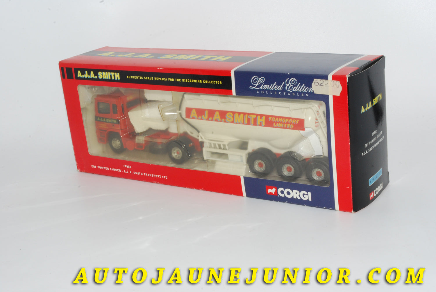 Le #4239 - Corgi Toys - ERF - Camion Semi-remorque Citerne Pulvérulente "A.J.A. Smith Transports LTD" est en vente sur Auto Jaune Junior ! Tekno, Politoys, Mebetoys, Mercury, Joal, Diapet, Märklin, TootsieToys.Vous avez le même jouet ? Profitez de notre expertise pour vous accompagner dans la vente de vos modèles ou votre collection ! Nous achetons tous lots de miniatures ! Contactez nous ! contact@autojaunejunior.com. 