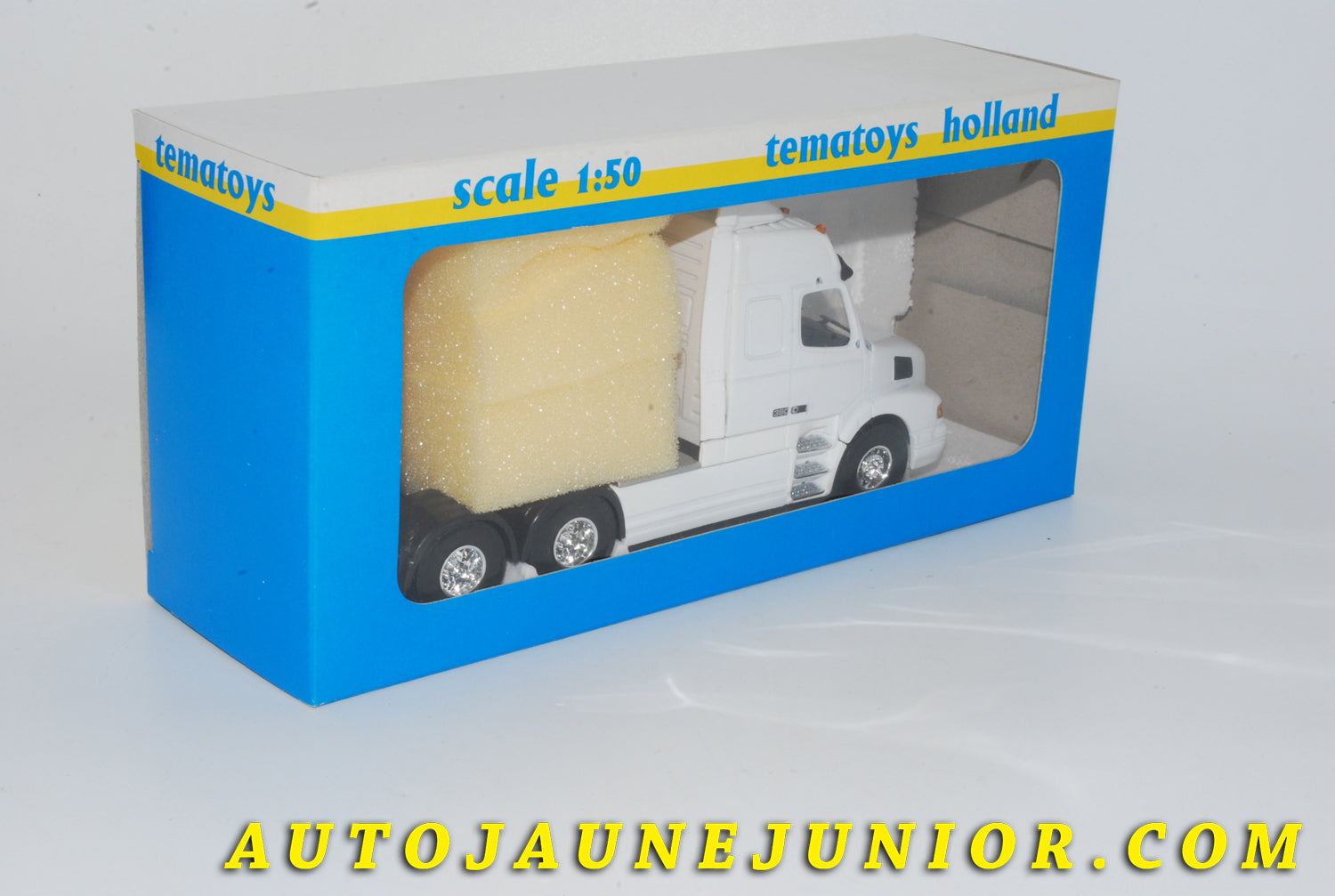 Le #4241 - Tematoys Holland by Lion-Toys - Volvo - Tracteur NH GL 6x4  est en vente sur Auto Jaune Junior ! Tekno, Politoys, Mebetoys, Mercury, Joal, Diapet, Märklin, TootsieToys.Vous avez le même jouet ? Profitez de notre expertise pour vous accompagner dans la vente de vos modèles ou votre collection ! Nous achetons tous lots de miniatures ! Contactez nous ! contact@autojaunejunior.com. 