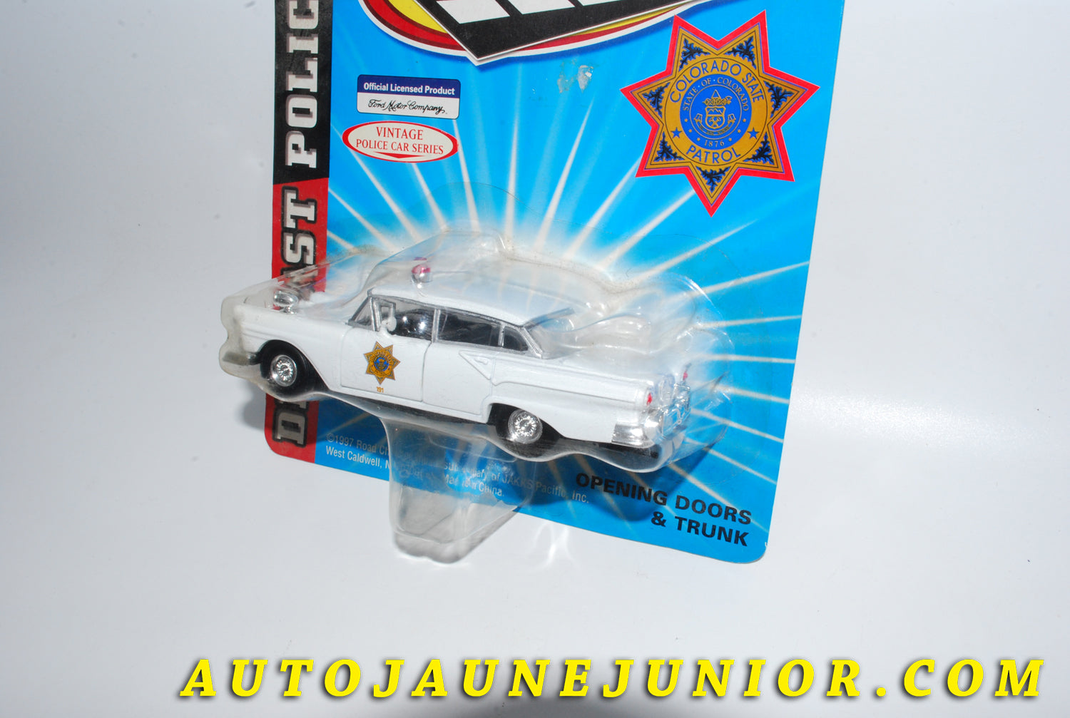 Le #4249 - Road Champs - Ford - Fairlaine 1957 Police est en vente sur Auto Jaune Junior ! Tekno, Politoys, Mebetoys, Mercury, Joal, Diapet, Märklin, TootsieToys.Vous avez le même jouet ? Profitez de notre expertise pour vous accompagner dans la vente de vos modèles ou votre collection ! Nous achetons tous lots de miniatures ! Contactez nous ! contact@autojaunejunior.com. 