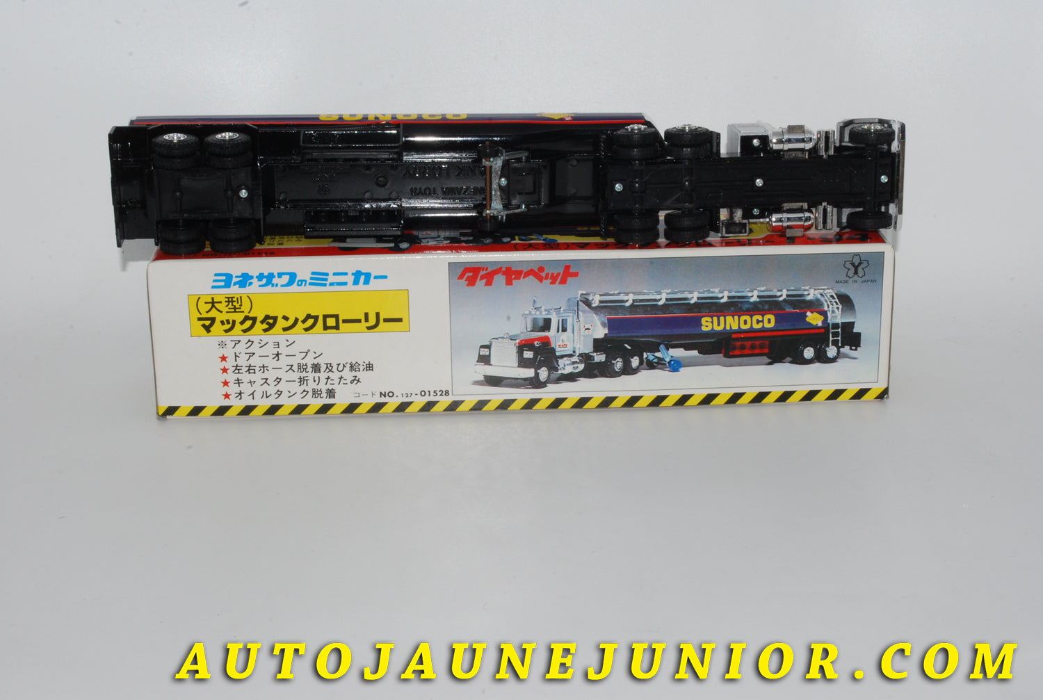 Le #4270 - Diapet - Mack - Camion Semi remorque Citerne "Sunoco" est en vente sur Auto Jaune Junior ! Tekno, Politoys, Mebetoys, Mercury, Joal, Diapet, Märklin, TootsieToys.Vous avez le même jouet ? Profitez de notre expertise pour vous accompagner dans la vente de vos modèles ou votre collection ! Nous achetons tous lots de miniatures ! Contactez nous ! contact@autojaunejunior.com. 