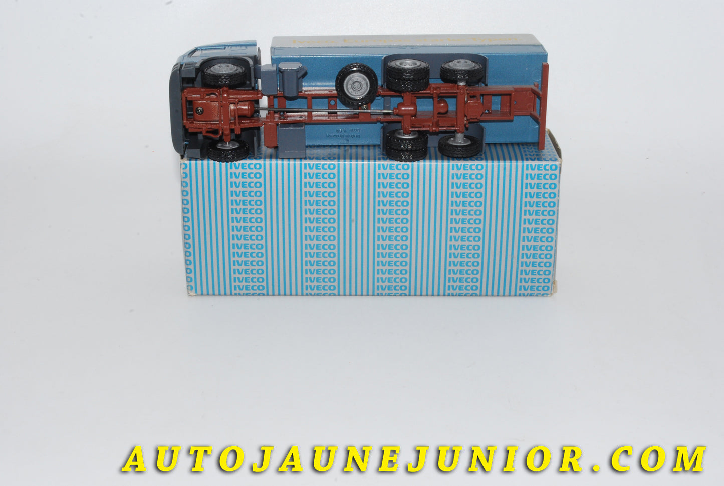 Le #4279 - Conrad - Iveco - Camion Eurotech Covered Truck (Promotionnel !) est en vente sur Auto Jaune Junior ! Tekno, Politoys, Mebetoys, Mercury, Joal, Diapet, Märklin, TootsieToys.Vous avez le même jouet ? Profitez de notre expertise pour vous accompagner dans la vente de vos modèles ou votre collection ! Nous achetons tous lots de miniatures ! Contactez nous ! contact@autojaunejunior.com. 