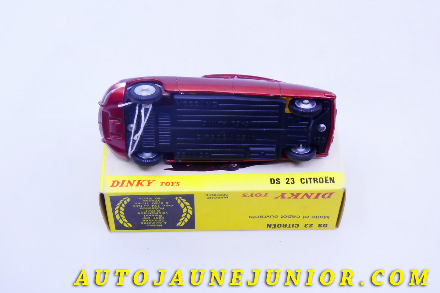 Le #4303 - Dinky Toys - Citroën - DS 23 (DS 21 adapté fabriquée en Espagne) est en vente sur Auto Jaune Junior ! Tekno, Politoys, Mebetoys, Mercury, Joal, Diapet, Märklin, TootsieToys.Vous avez le même jouet ? Profitez de notre expertise pour vous accompagner dans la vente de vos modèles ou votre collection ! Nous achetons tous lots de miniatures ! Contactez nous ! contact@autojaunejunior.com. 