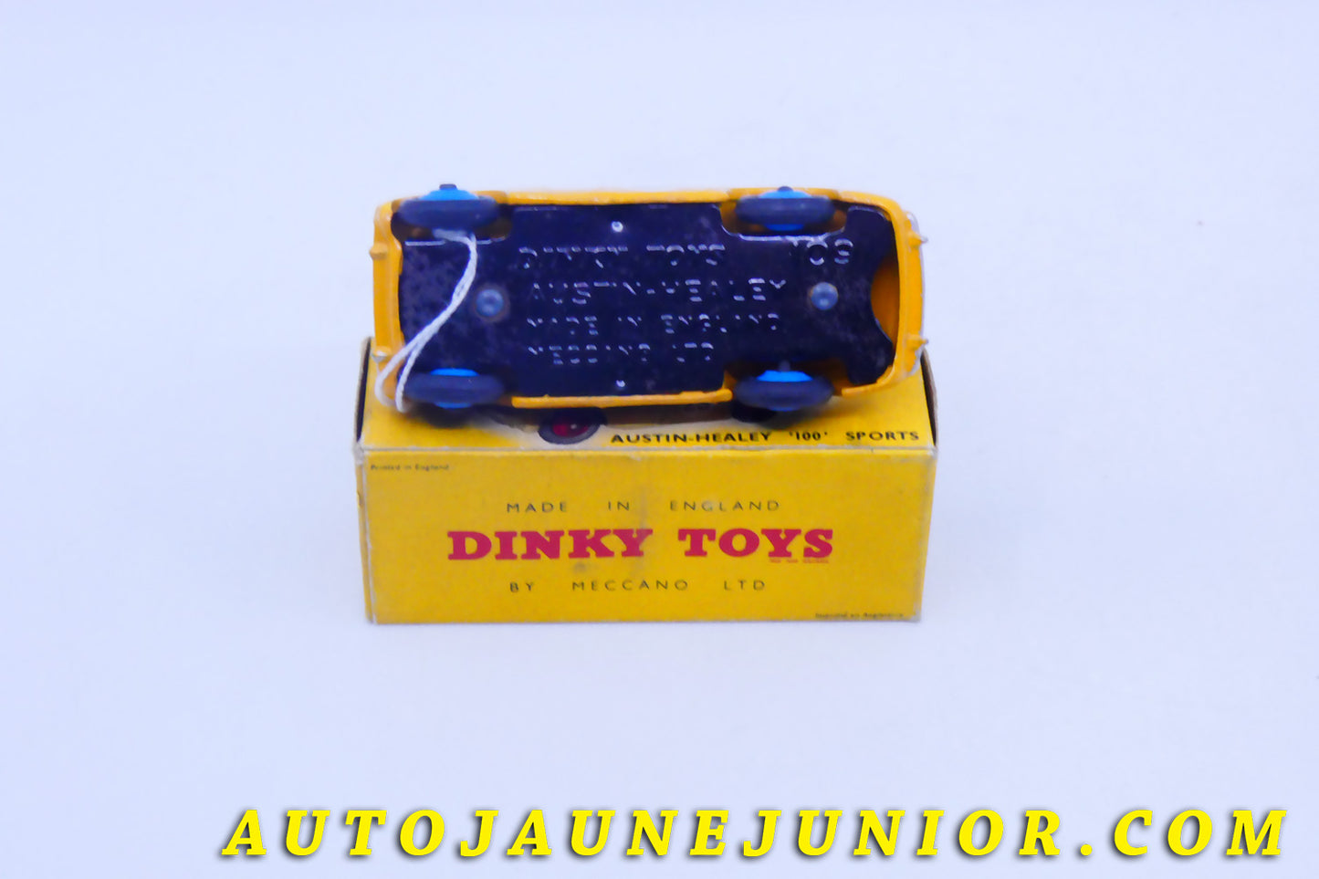 Le #4310 - Dinky Toys - Austin Healey - 100 Sport Course est en vente sur Auto Jaune Junior ! Tekno, Politoys, Mebetoys, Mercury, Joal, Diapet, Märklin, TootsieToys.Vous avez le même jouet ? Profitez de notre expertise pour vous accompagner dans la vente de vos modèles ou votre collection ! Nous achetons tous lots de miniatures ! Contactez nous ! contact@autojaunejunior.com. 