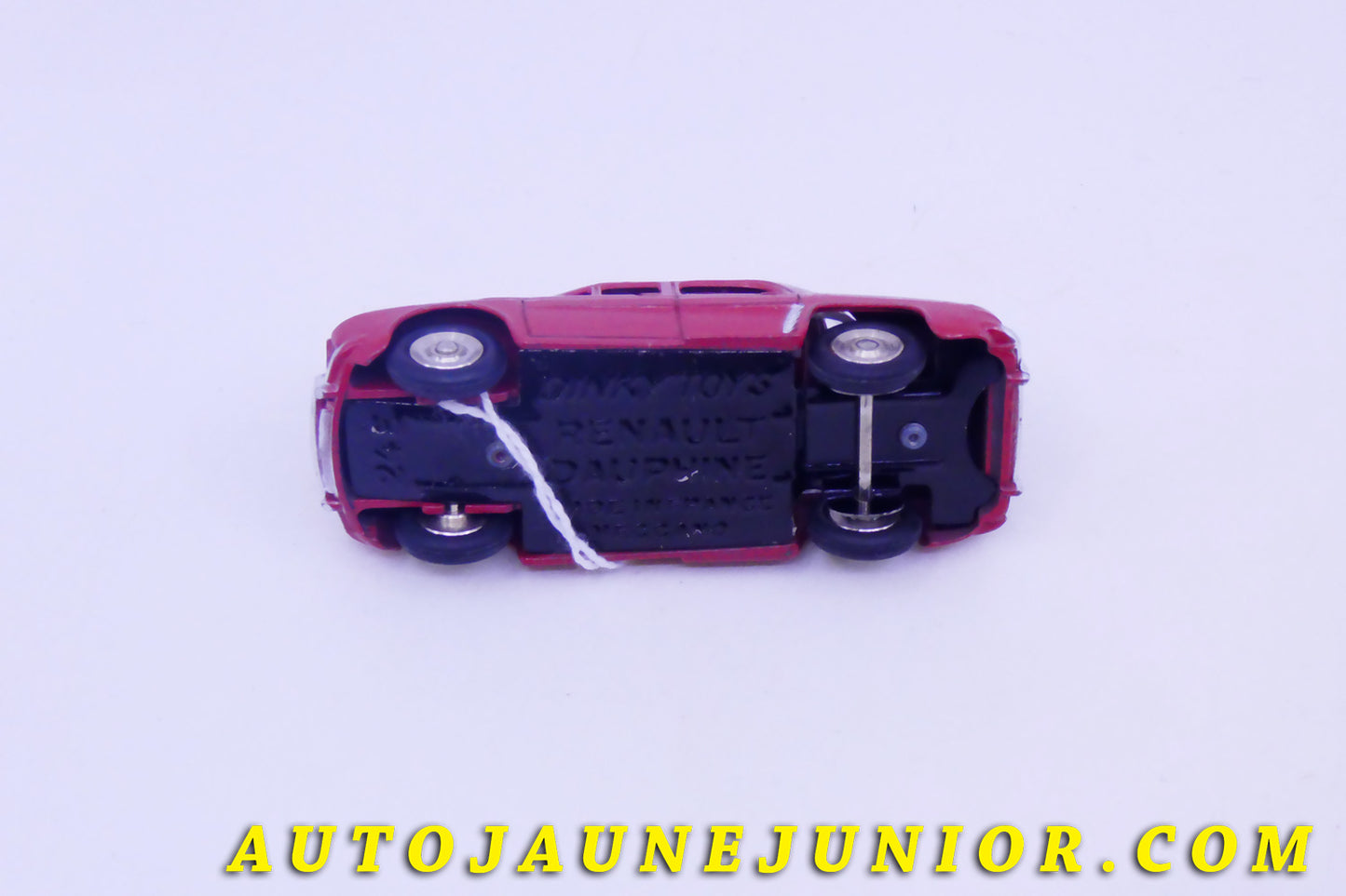 Le #4311 - Dinky Toys - Renault - Dauphne Concave abec vitrage est en vente sur Auto Jaune Junior ! Tekno, Politoys, Mebetoys, Mercury, Joal, Diapet, Märklin, TootsieToys.Vous avez le même jouet ? Profitez de notre expertise pour vous accompagner dans la vente de vos modèles ou votre collection ! Nous achetons tous lots de miniatures ! Contactez nous ! contact@autojaunejunior.com. 