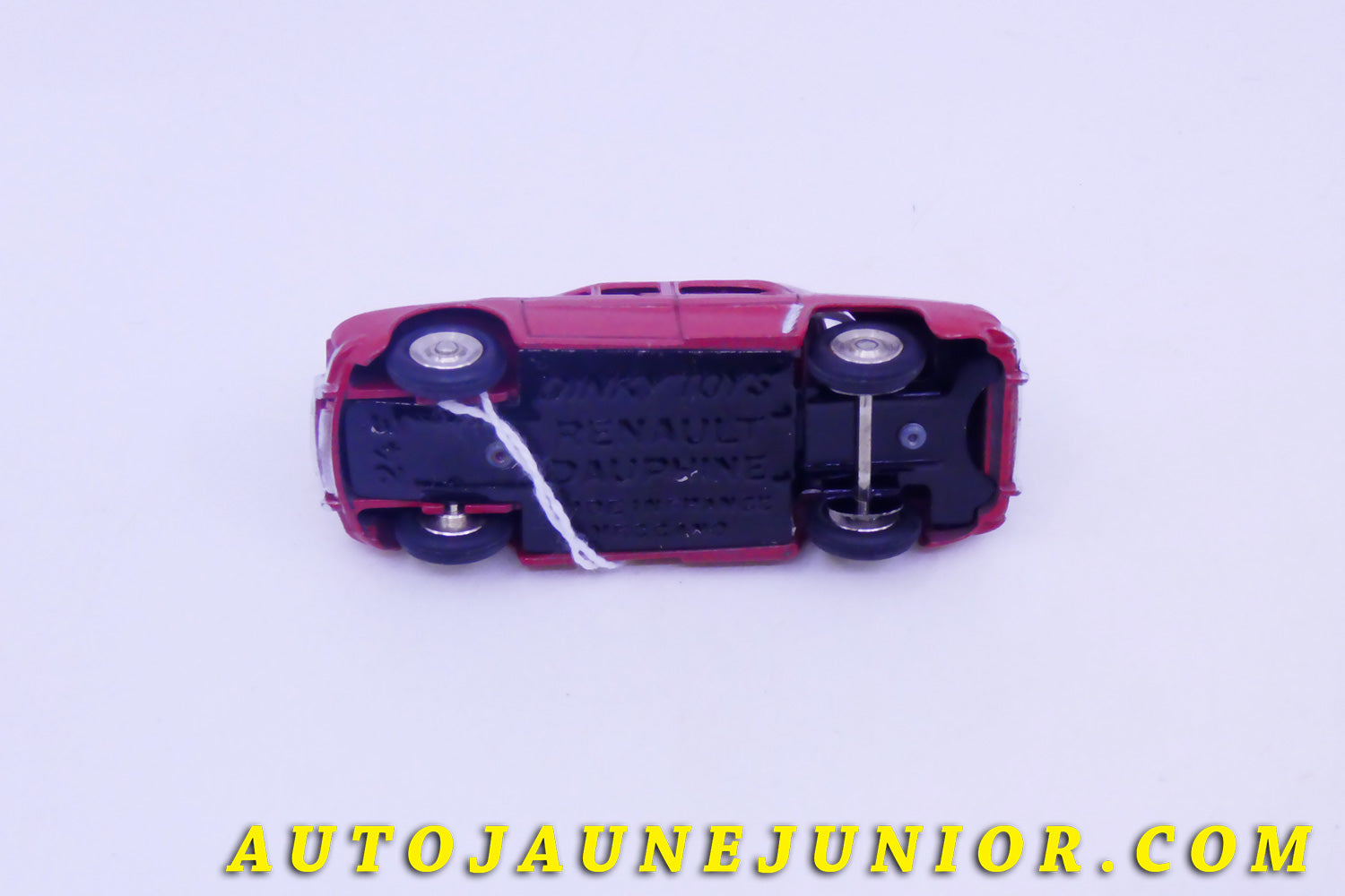 Le #4311 - Dinky Toys - Renault - Dauphne Concave abec vitrage est en vente sur Auto Jaune Junior ! Tekno, Politoys, Mebetoys, Mercury, Joal, Diapet, Märklin, TootsieToys.Vous avez le même jouet ? Profitez de notre expertise pour vous accompagner dans la vente de vos modèles ou votre collection ! Nous achetons tous lots de miniatures ! Contactez nous ! contact@autojaunejunior.com. 