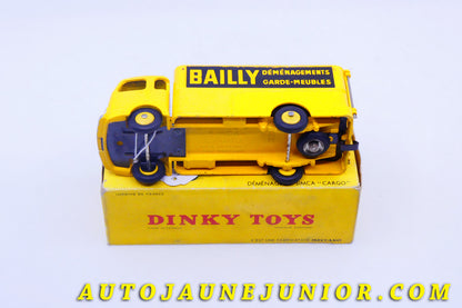 Le #4314 - Dinky Toys - Simca - Cargo fourgon Bailly est en vente sur Auto Jaune Junior ! Tekno, Politoys, Mebetoys, Mercury, Joal, Diapet, Märklin, TootsieToys.Vous avez le même jouet ? Profitez de notre expertise pour vous accompagner dans la vente de vos modèles ou votre collection ! Nous achetons tous lots de miniatures ! Contactez nous ! contact@autojaunejunior.com. 