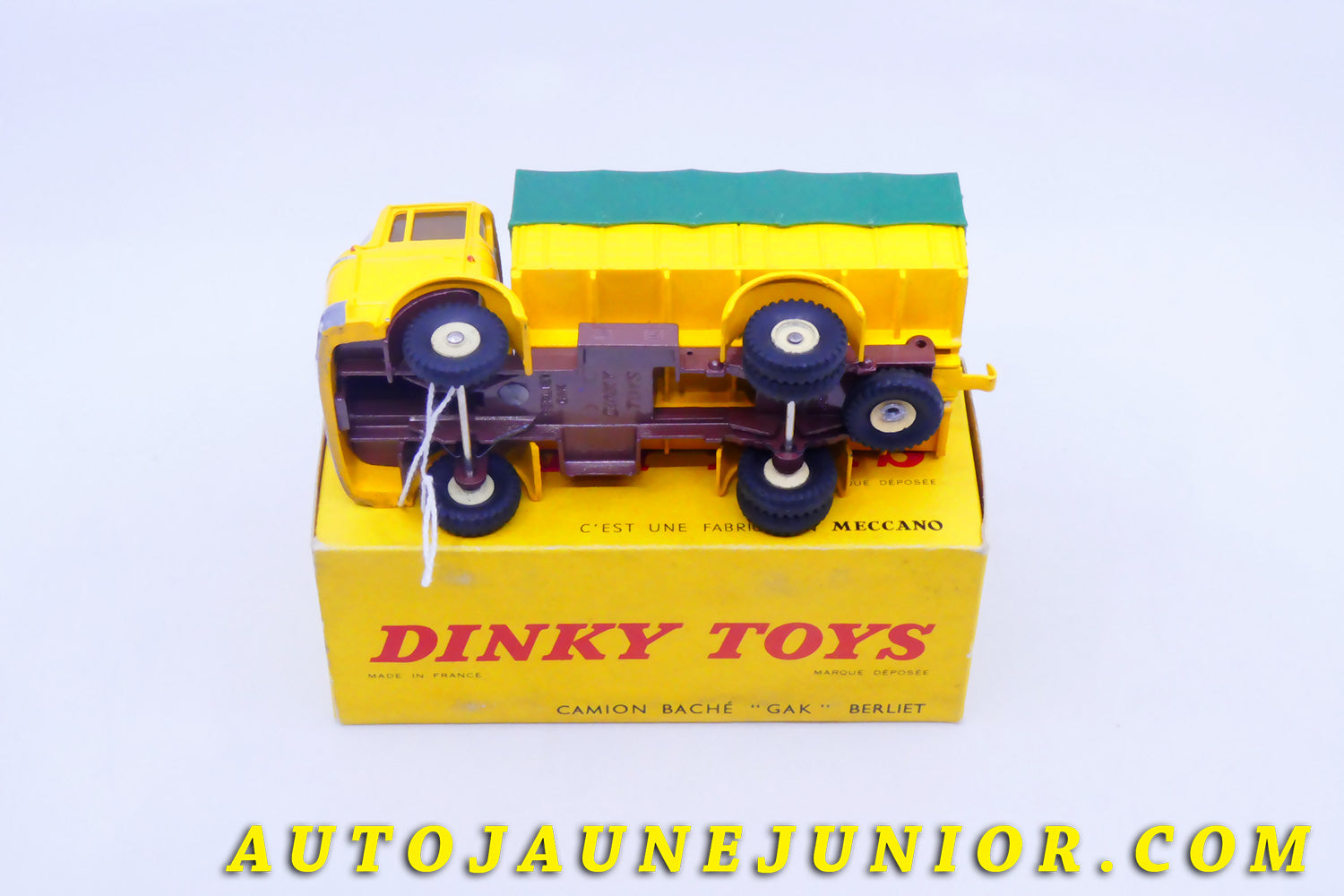 Le #4315 - Dinky Toys - Berliet - Gak ridelles bâché est en vente sur Auto Jaune Junior ! Tekno, Politoys, Mebetoys, Mercury, Joal, Diapet, Märklin, TootsieToys.Vous avez le même jouet ? Profitez de notre expertise pour vous accompagner dans la vente de vos modèles ou votre collection ! Nous achetons tous lots de miniatures ! Contactez nous ! contact@autojaunejunior.com. 