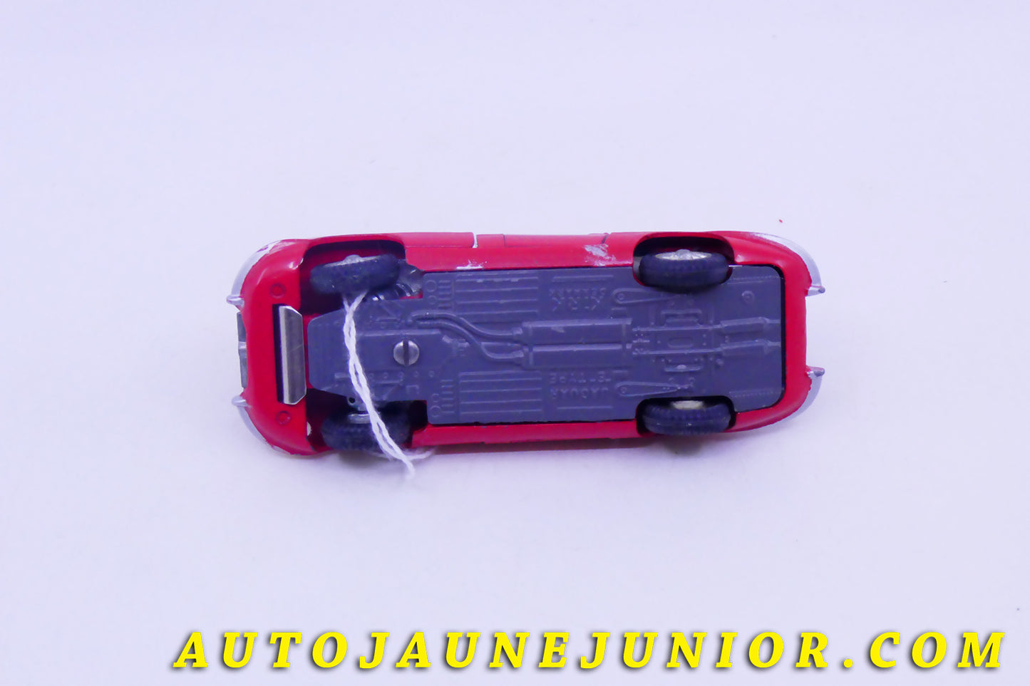 Le #4317 - Tekno - Jaguar - Type E "Kirk" est en vente sur Auto Jaune Junior ! Tekno, Politoys, Mebetoys, Mercury, Joal, Diapet, Märklin, TootsieToys.Vous avez le même jouet ? Profitez de notre expertise pour vous accompagner dans la vente de vos modèles ou votre collection ! Nous achetons tous lots de miniatures ! Contactez nous ! contact@autojaunejunior.com. 