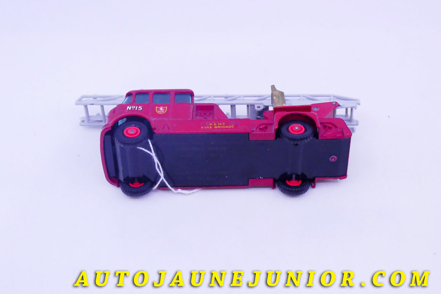 Le #4320 - Matchbox - Merryweather - Merryweather grande échelle pompier est en vente sur Auto Jaune Junior ! Tekno, Politoys, Mebetoys, Mercury, Joal, Diapet, Märklin, TootsieToys.Vous avez le même jouet ? Profitez de notre expertise pour vous accompagner dans la vente de vos modèles ou votre collection ! Nous achetons tous lots de miniatures ! Contactez nous ! contact@autojaunejunior.com. 