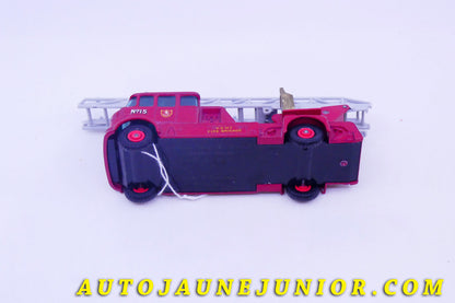 Le #4320 - Matchbox - Merryweather - Merryweather grande échelle pompier est en vente sur Auto Jaune Junior ! Tekno, Politoys, Mebetoys, Mercury, Joal, Diapet, Märklin, TootsieToys.Vous avez le même jouet ? Profitez de notre expertise pour vous accompagner dans la vente de vos modèles ou votre collection ! Nous achetons tous lots de miniatures ! Contactez nous ! contact@autojaunejunior.com. 