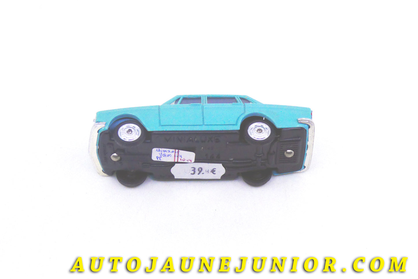 Le #4329 - Minialuxe - Volvo - Volvo 144 berline turquoise est en vente sur Auto Jaune Junior ! Tekno, Politoys, Mebetoys, Mercury, Joal, Diapet, Märklin, TootsieToys.Vous avez le même jouet ? Profitez de notre expertise pour vous accompagner dans la vente de vos modèles ou votre collection ! Nous achetons tous lots de miniatures ! Contactez nous ! contact@autojaunejunior.com. 