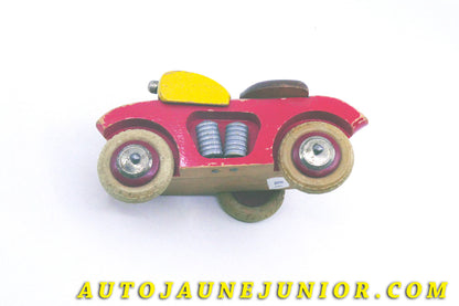 Le #4354 - Brio - Moto - Side Car en bois   est en vente sur Auto Jaune Junior ! Tekno, Politoys, Mebetoys, Mercury, Joal, Diapet, Märklin, TootsieToys.Vous avez le même jouet ? Profitez de notre expertise pour vous accompagner dans la vente de vos modèles ou votre collection ! Nous achetons tous lots de miniatures ! Contactez nous ! contact@autojaunejunior.com. 