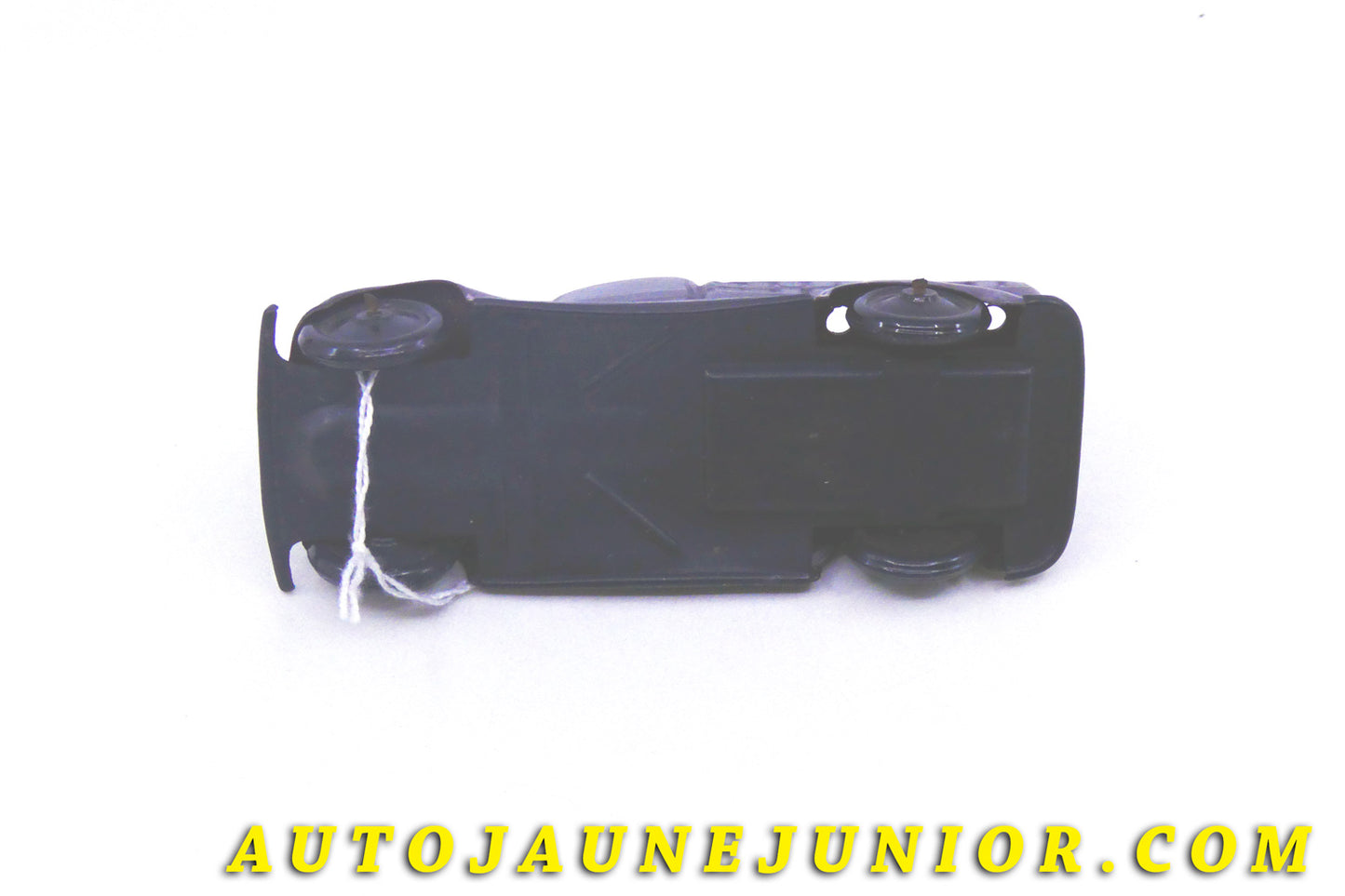Le #4355 - Cellulo - Camion - Plateau Laitier (Mécanique) est en vente sur Auto Jaune Junior ! Tekno, Politoys, Mebetoys, Mercury, Joal, Diapet, Märklin, TootsieToys.Vous avez le même jouet ? Profitez de notre expertise pour vous accompagner dans la vente de vos modèles ou votre collection ! Nous achetons tous lots de miniatures ! Contactez nous ! contact@autojaunejunior.com. 