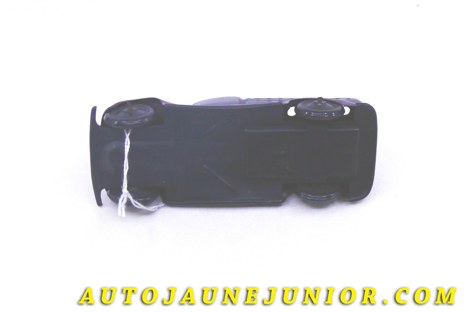 Le #4355 - Cellulo - Camion - Plateau Laitier (Mécanique) est en vente sur Auto Jaune Junior ! Tekno, Politoys, Mebetoys, Mercury, Joal, Diapet, Märklin, TootsieToys.Vous avez le même jouet ? Profitez de notre expertise pour vous accompagner dans la vente de vos modèles ou votre collection ! Nous achetons tous lots de miniatures ! Contactez nous ! contact@autojaunejunior.com. 