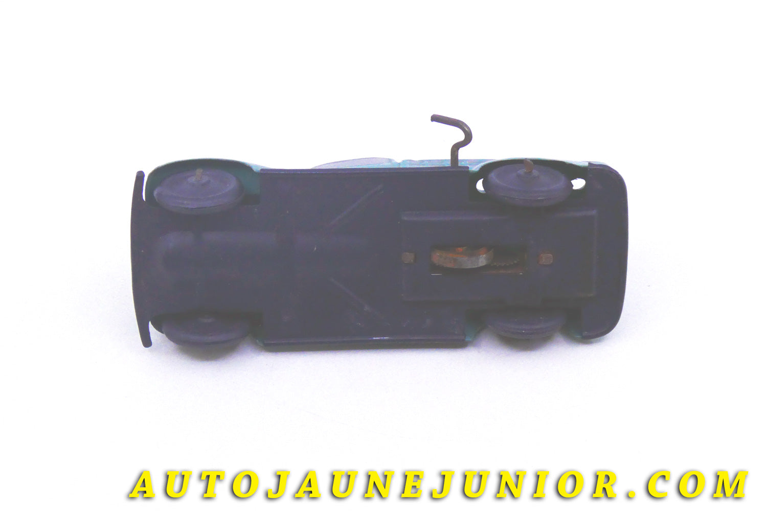 Le #4356 - Cellulo - Camion - Plateau Laitier est en vente sur Auto Jaune Junior ! Tekno, Politoys, Mebetoys, Mercury, Joal, Diapet, Märklin, TootsieToys.Vous avez le même jouet ? Profitez de notre expertise pour vous accompagner dans la vente de vos modèles ou votre collection ! Nous achetons tous lots de miniatures ! Contactez nous ! contact@autojaunejunior.com. 