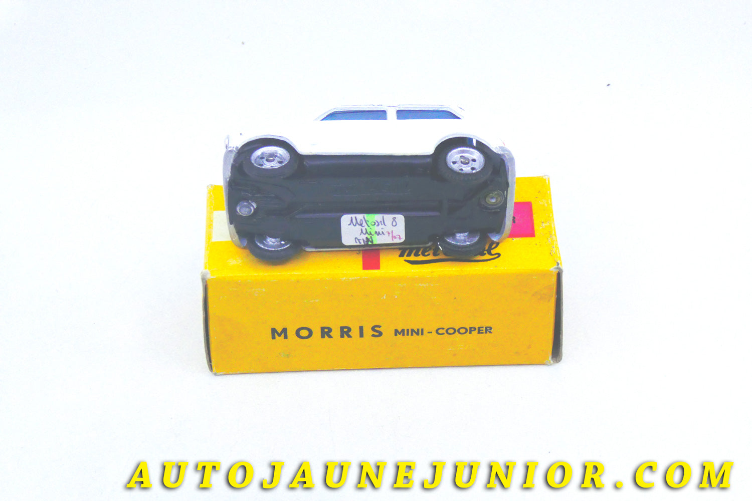 Le #4359 - Metosul - Morris - Mini Cooper est en vente sur Auto Jaune Junior ! Tekno, Politoys, Mebetoys, Mercury, Joal, Diapet, Märklin, TootsieToys.Vous avez le même jouet ? Profitez de notre expertise pour vous accompagner dans la vente de vos modèles ou votre collection ! Nous achetons tous lots de miniatures ! Contactez nous ! contact@autojaunejunior.com. 