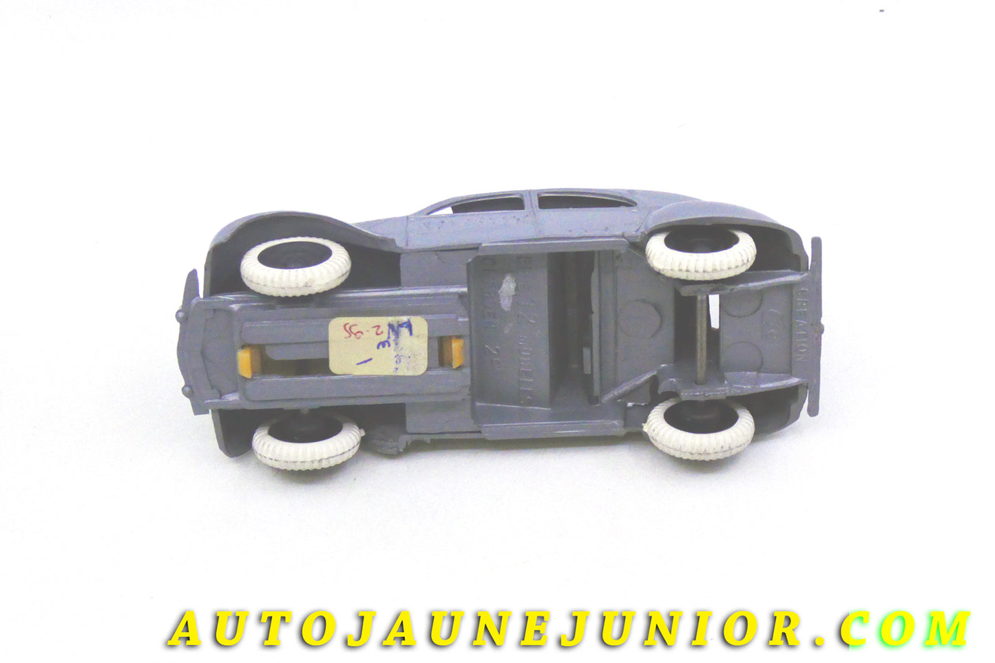 Le #4383 - Clé - Citroën - 2CV Berline Mécanique BONUX (Version avec jantes et pneus) est en vente sur Auto Jaune Junior ! Tekno, Politoys, Mebetoys, Mercury, Joal, Diapet, Märklin, TootsieToys.Vous avez le même jouet ? Profitez de notre expertise pour vous accompagner dans la vente de vos modèles ou votre collection ! Nous achetons tous lots de miniatures ! Contactez nous ! contact@autojaunejunior.com. 