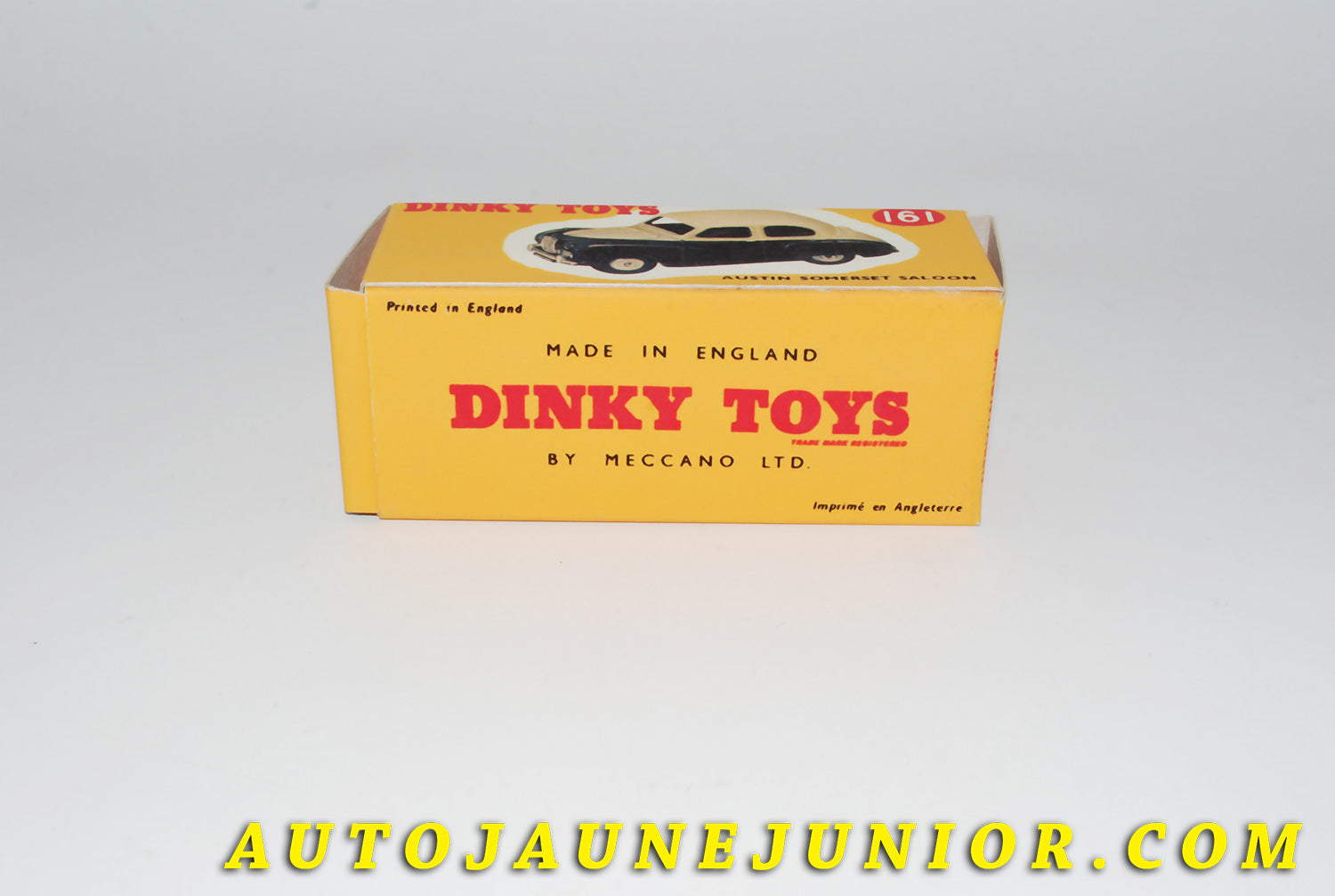 Le #4404 - Dinky Toys - Austin - Boite vide (REPRO) Sommerser Saloon est en vente sur Auto Jaune Junior ! Tekno, Politoys, Mebetoys, Mercury, Joal, Diapet, Märklin, TootsieToys.Vous avez le même jouet ? Profitez de notre expertise pour vous accompagner dans la vente de vos modèles ou votre collection ! Nous achetons tous lots de miniatures ! Contactez nous ! contact@autojaunejunior.com. 
