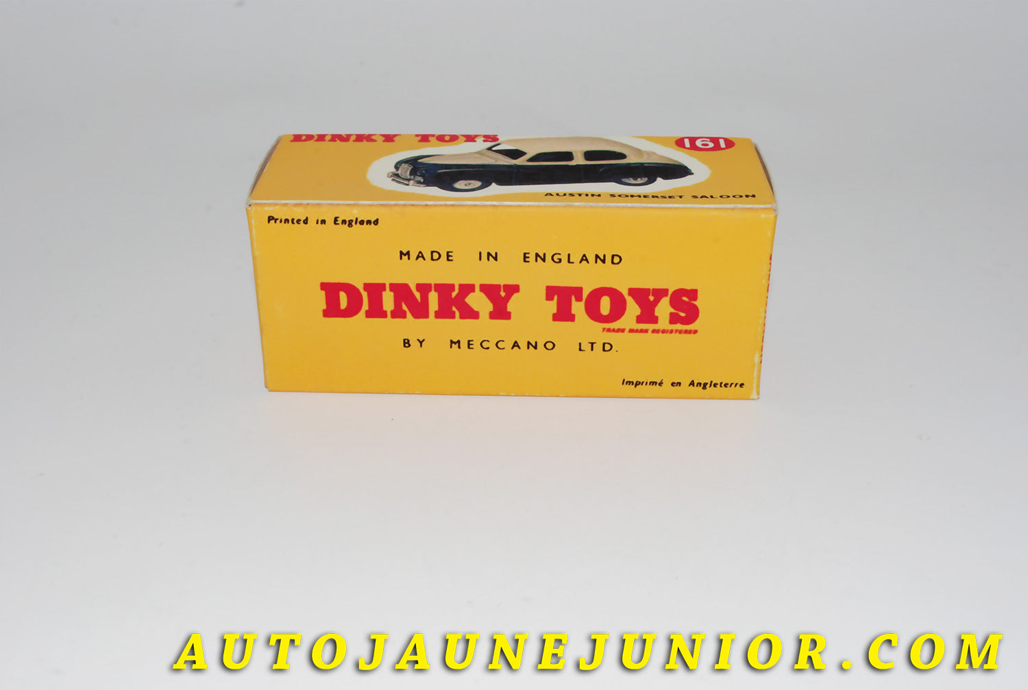 Le #4405 - Dinky Toys - Austin - Boite vide (REPRO) Sommerser Saloon est en vente sur Auto Jaune Junior ! Tekno, Politoys, Mebetoys, Mercury, Joal, Diapet, Märklin, TootsieToys.Vous avez le même jouet ? Profitez de notre expertise pour vous accompagner dans la vente de vos modèles ou votre collection ! Nous achetons tous lots de miniatures ! Contactez nous ! contact@autojaunejunior.com. 
