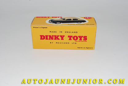 Le #4405 - Dinky Toys - Austin - Boite vide (REPRO) Sommerser Saloon est en vente sur Auto Jaune Junior ! Tekno, Politoys, Mebetoys, Mercury, Joal, Diapet, Märklin, TootsieToys.Vous avez le même jouet ? Profitez de notre expertise pour vous accompagner dans la vente de vos modèles ou votre collection ! Nous achetons tous lots de miniatures ! Contactez nous ! contact@autojaunejunior.com. 