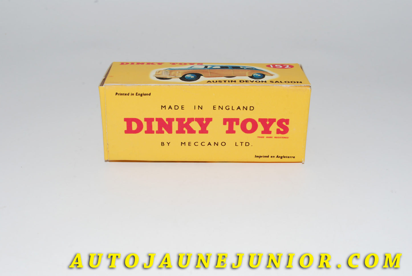 Le #4407 - Dinky Toys - Austin - Boite vide (REPRO) Devon Saloon avec pastilles Verte et mauve est en vente sur Auto Jaune Junior ! Tekno, Politoys, Mebetoys, Mercury, Joal, Diapet, Märklin, TootsieToys.Vous avez le même jouet ? Profitez de notre expertise pour vous accompagner dans la vente de vos modèles ou votre collection ! Nous achetons tous lots de miniatures ! Contactez nous ! contact@autojaunejunior.com. 