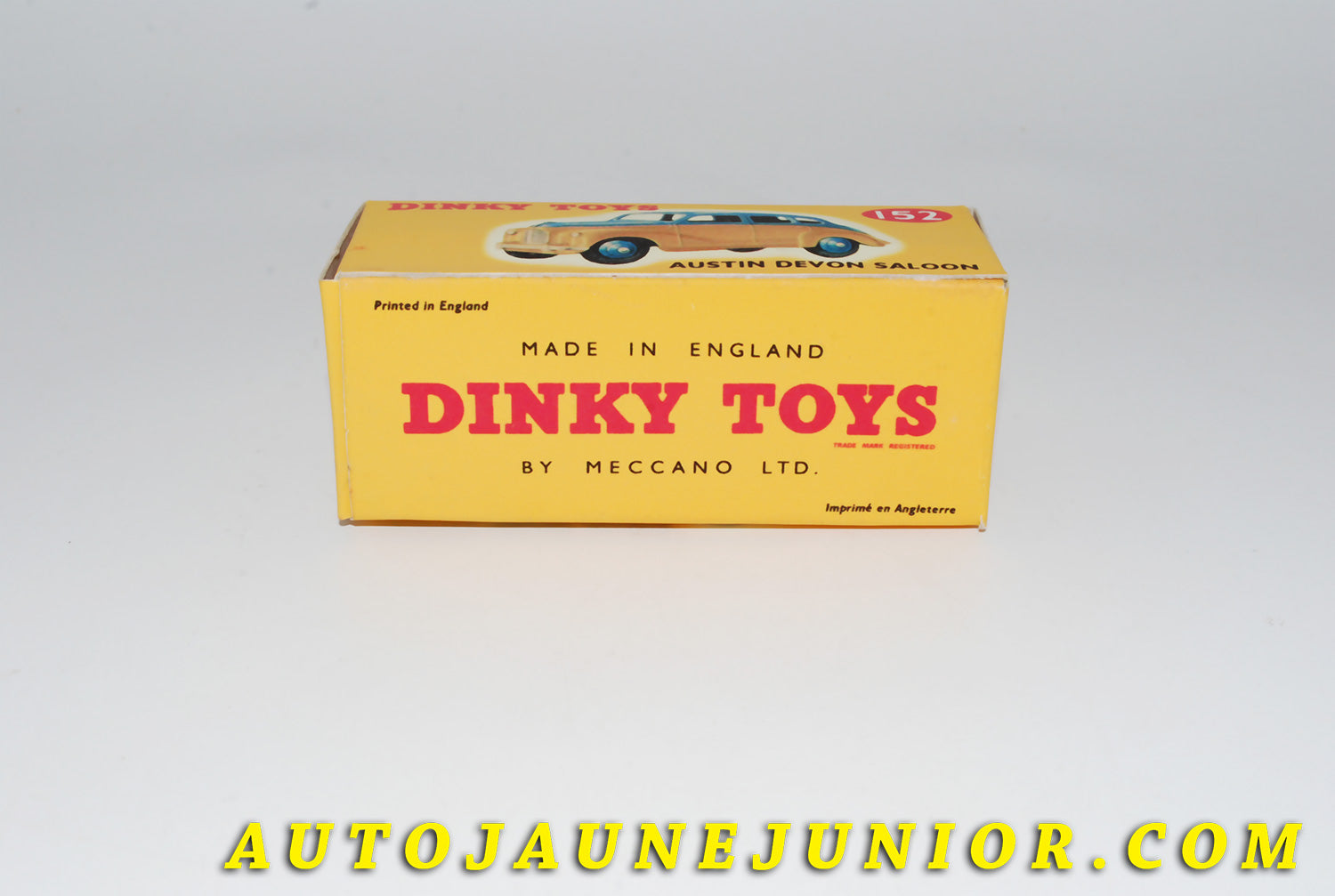 Le #4407 - Dinky Toys - Austin - Boite vide (REPRO) Devon Saloon avec pastilles Verte et mauve est en vente sur Auto Jaune Junior ! Tekno, Politoys, Mebetoys, Mercury, Joal, Diapet, Märklin, TootsieToys.Vous avez le même jouet ? Profitez de notre expertise pour vous accompagner dans la vente de vos modèles ou votre collection ! Nous achetons tous lots de miniatures ! Contactez nous ! contact@autojaunejunior.com. 
