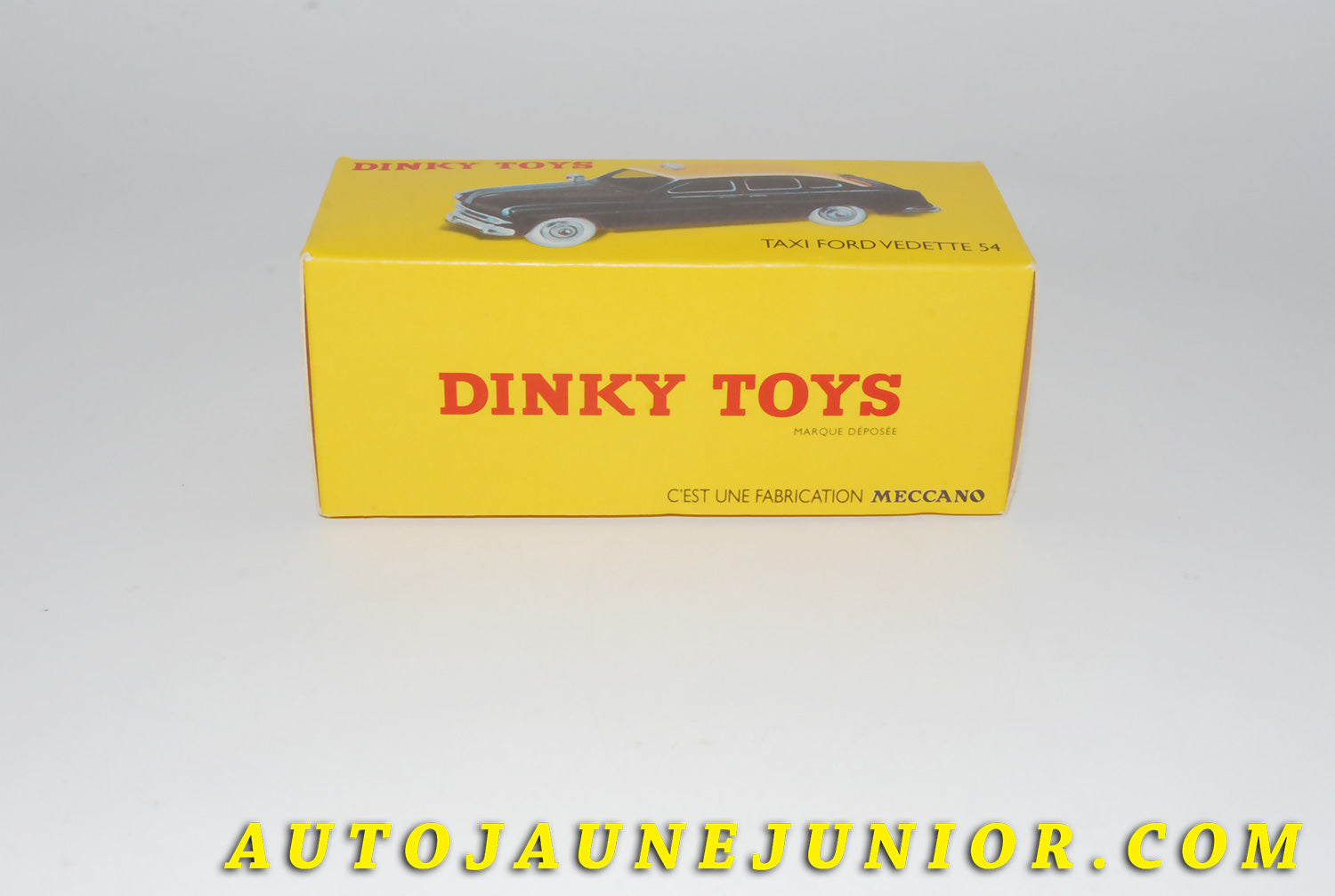 Le #4408 - Dinky Toys - Ford - Boite vide (REPRO) Taxi Vedette 54 est en vente sur Auto Jaune Junior ! Tekno, Politoys, Mebetoys, Mercury, Joal, Diapet, Märklin, TootsieToys.Vous avez le même jouet ? Profitez de notre expertise pour vous accompagner dans la vente de vos modèles ou votre collection ! Nous achetons tous lots de miniatures ! Contactez nous ! contact@autojaunejunior.com. 