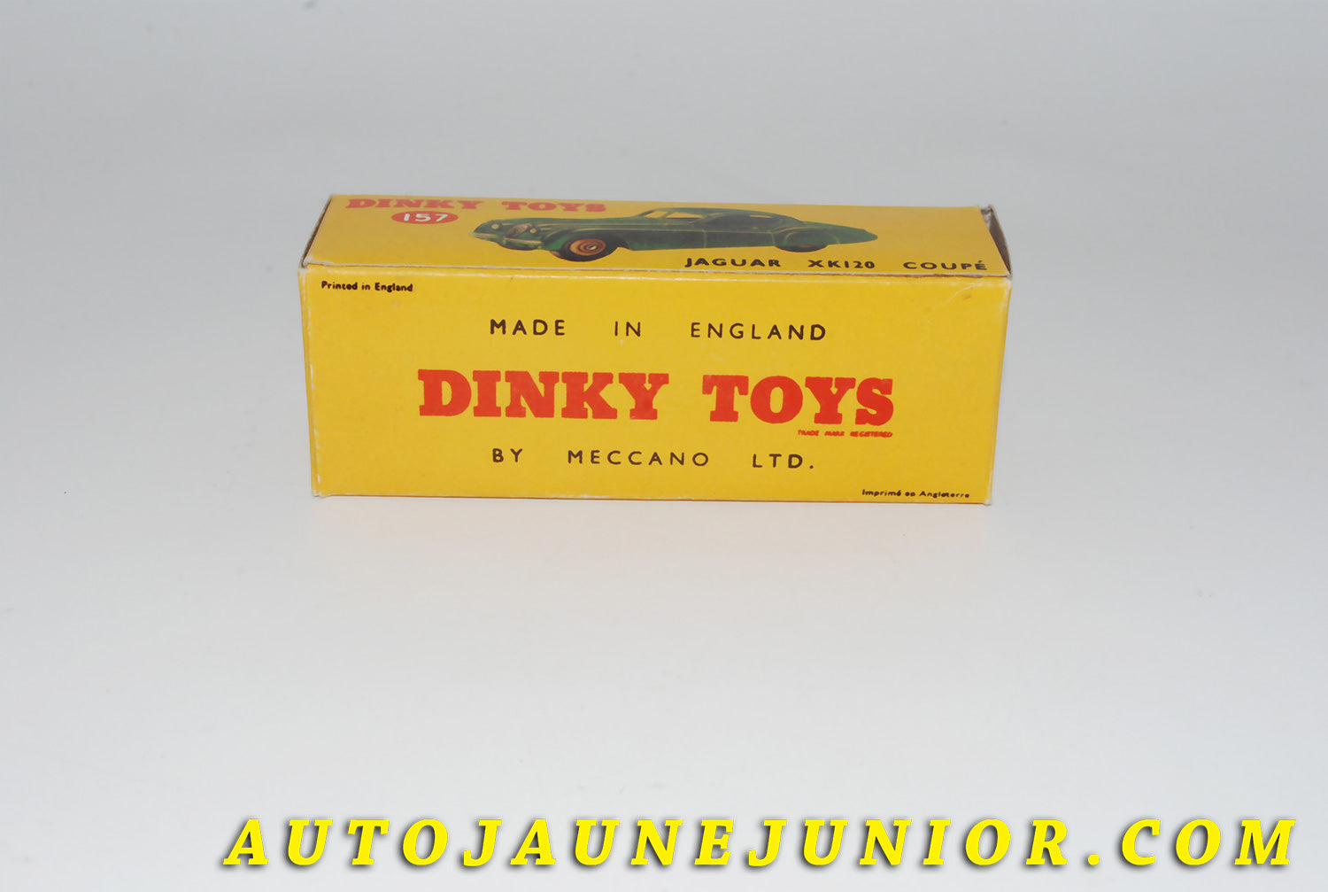 Le #4409 - Dinky Toys - Jaguar - Boite vide (REPRO) XK 120 Coupé est en vente sur Auto Jaune Junior ! Tekno, Politoys, Mebetoys, Mercury, Joal, Diapet, Märklin, TootsieToys.Vous avez le même jouet ? Profitez de notre expertise pour vous accompagner dans la vente de vos modèles ou votre collection ! Nous achetons tous lots de miniatures ! Contactez nous ! contact@autojaunejunior.com. 